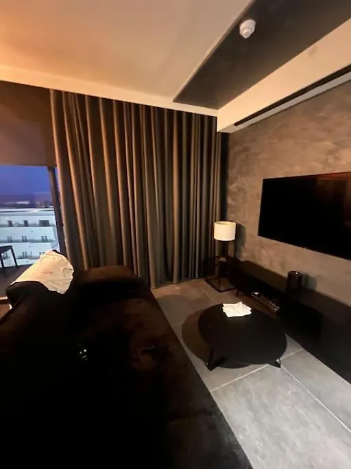 Corner 1 Bed Apart In Mercury Suites With Rooftop Pool Seasonal San Ġiljan